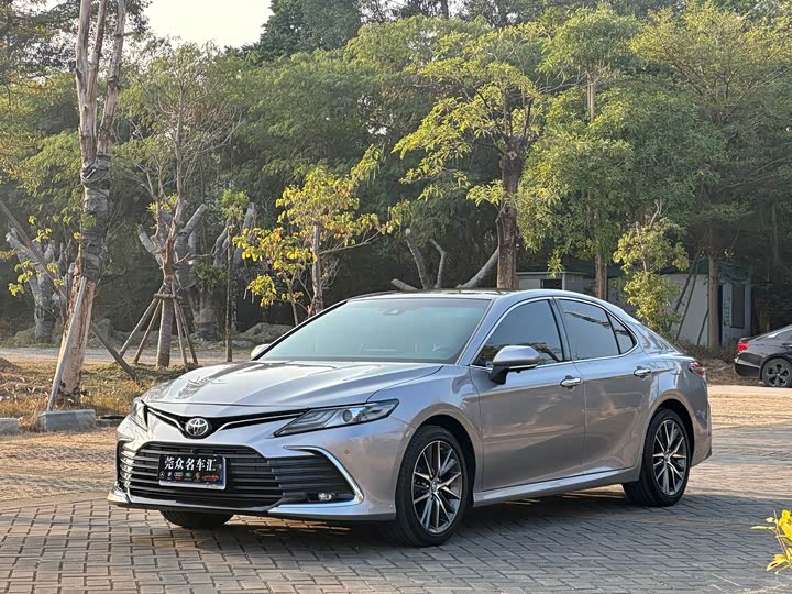 Фото 1 - Toyota Camry