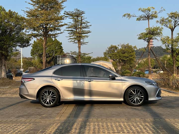 Фото 4 - Toyota Camry