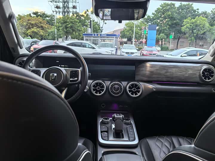 Фото 9 - Tank 300