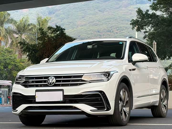 Фото 1 - Volkswagen Tiguan L Pro