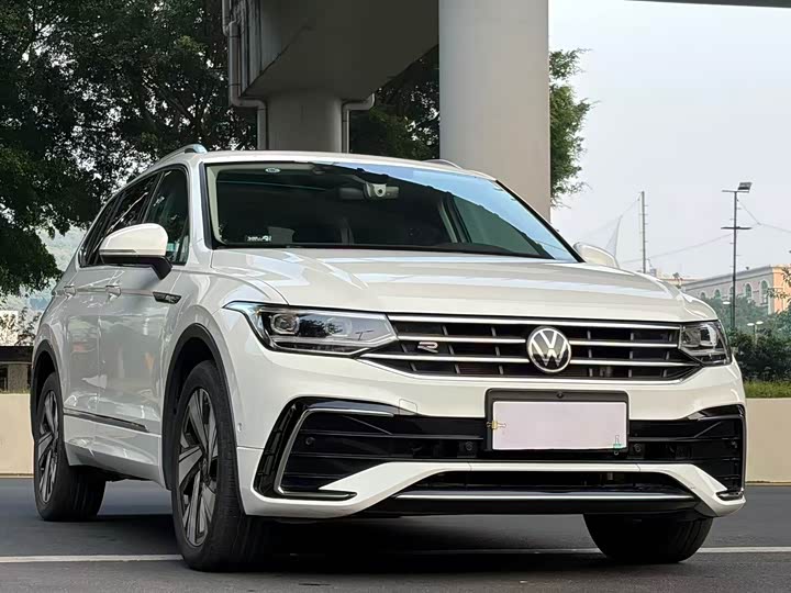 Фото 3 - Volkswagen Tiguan L Pro