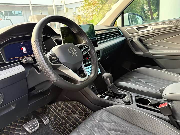 Фото 4 - Volkswagen Tiguan L Pro