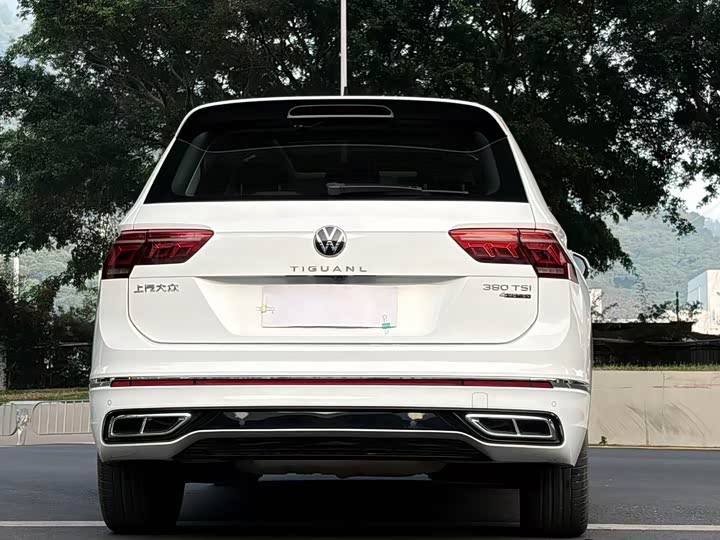 Фото 8 - Volkswagen Tiguan L Pro