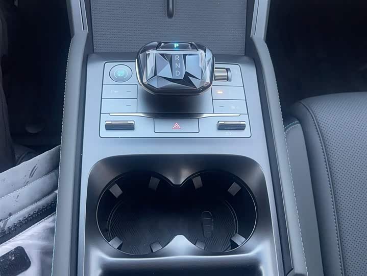 Фото 9 - BYD Qin L