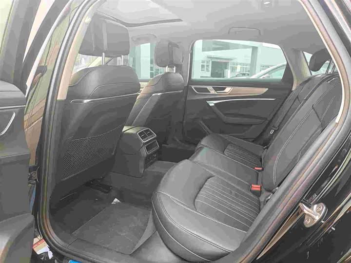 Фото 5 - Audi A6L