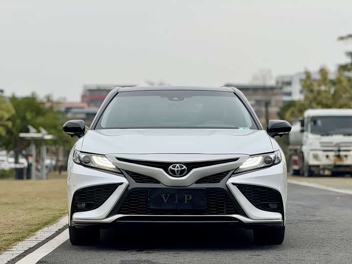 Фото 3 - Toyota Camry