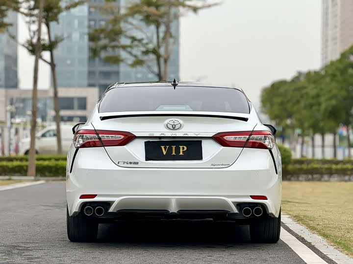 Фото 6 - Toyota Camry