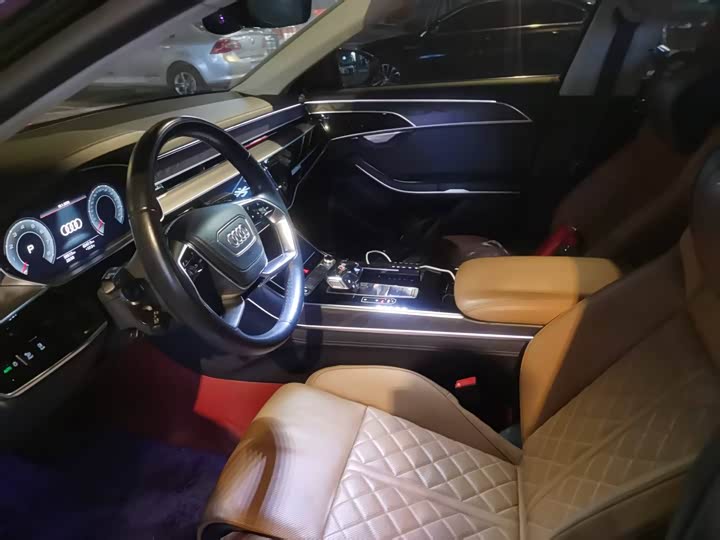 Фото 4 - Audi A8