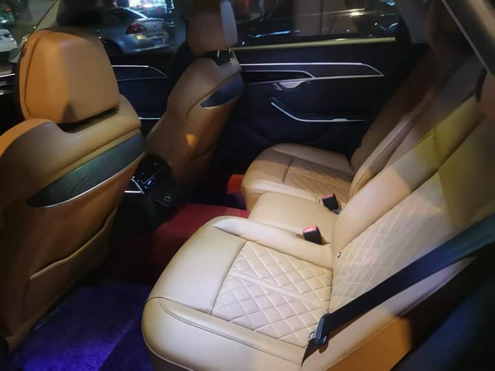 Фото 5 - Audi A8