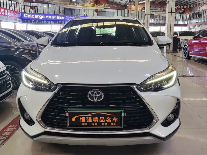 Фото 1 - Toyota Yaris L Hatchback