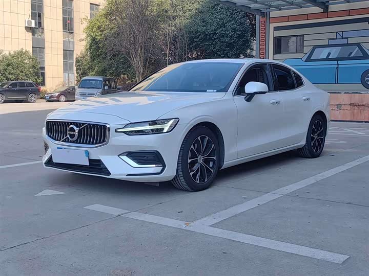 Фото 1 - Volvo S60