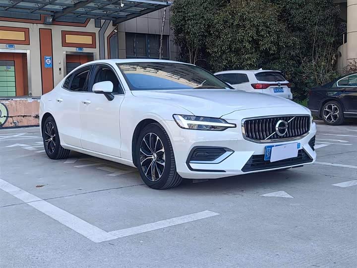 Фото 3 - Volvo S60