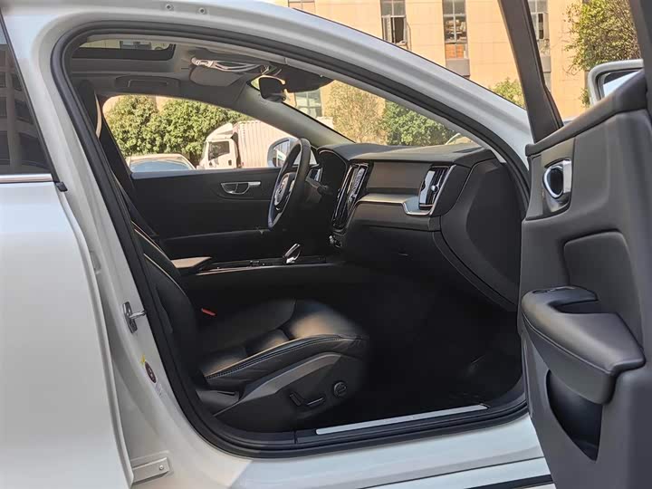 Фото 7 - Volvo S60