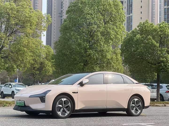 Фото 1 - XPeng Mona M03