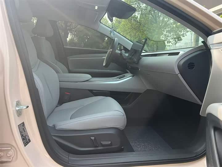 Фото 4 - XPeng Mona M03