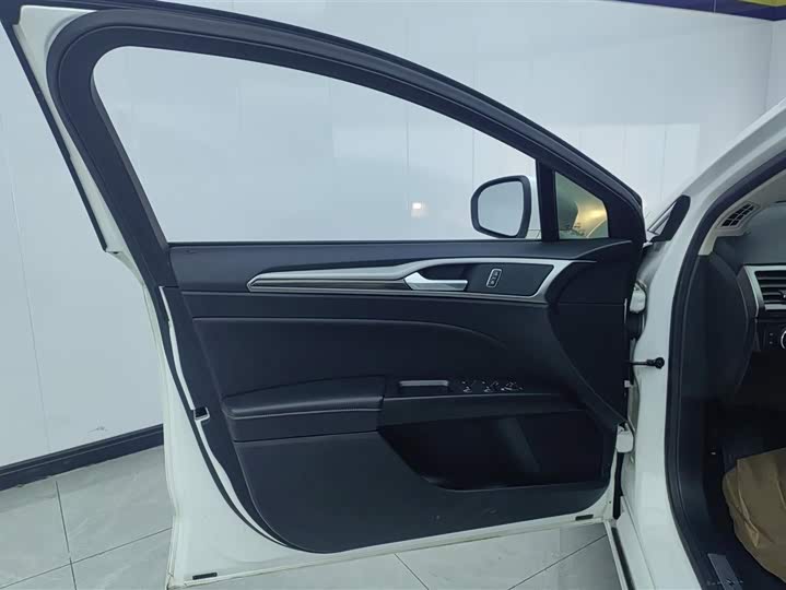 Фото 7 - Ford Mondeo