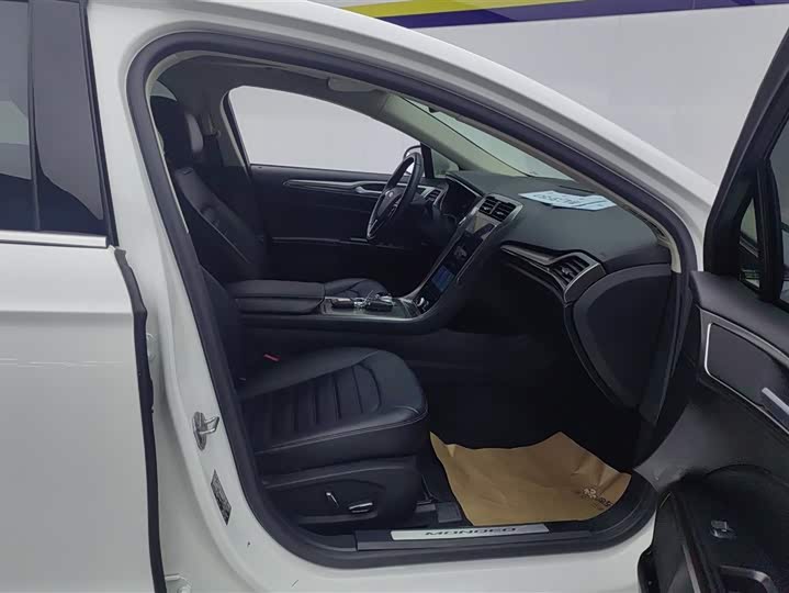 Фото 8 - Ford Mondeo