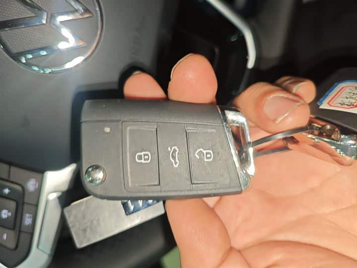 Фото 9 - Volkswagen Sagitar L