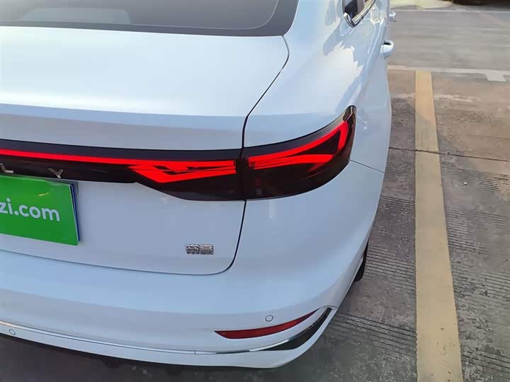 Фото 8 - Geely Emgrand