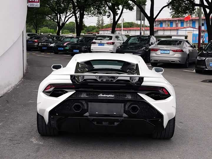 Фото 3 - Lamborghini Huracán