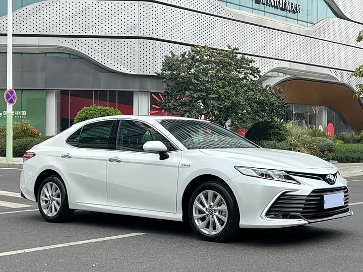 Фото 3 - Toyota Camry