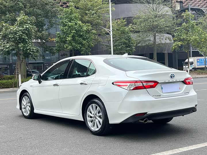Фото 6 - Toyota Camry
