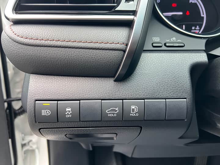 Фото 8 - Toyota Camry