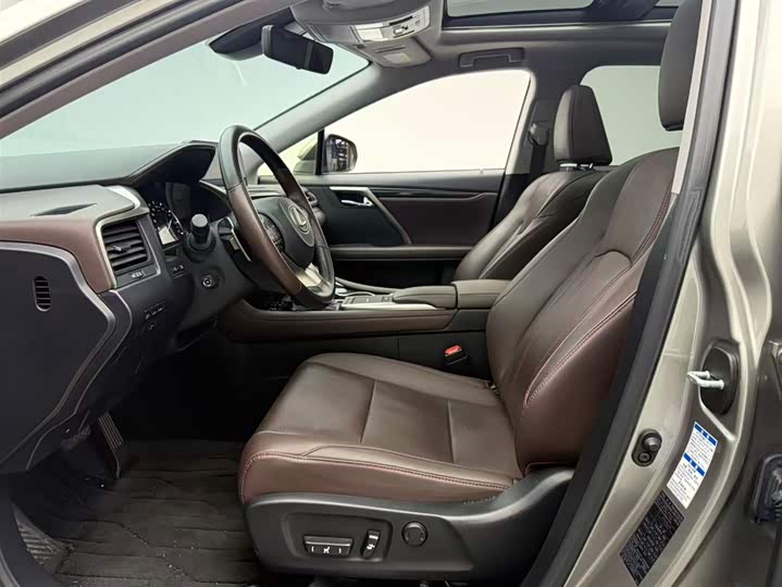 Фото 9 - Lexus RX