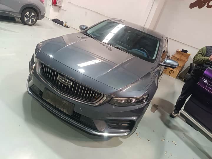 Фото 1 - Geely Preface