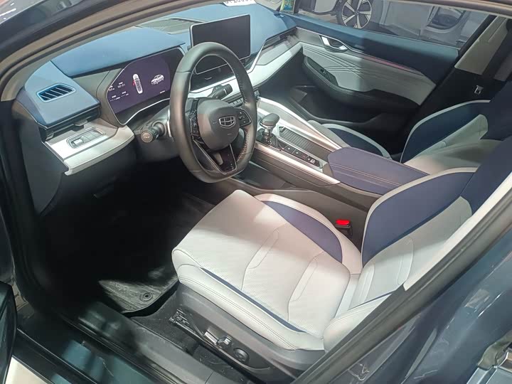 Фото 2 - Geely Preface