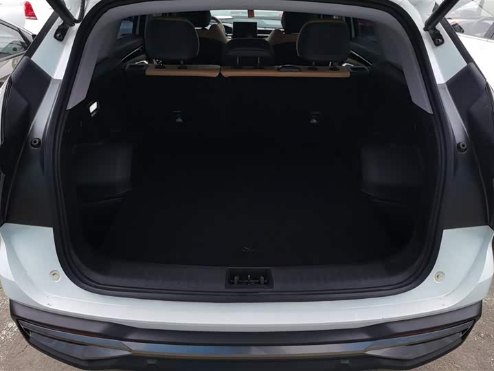 Фото 4 - Geely Atlas L