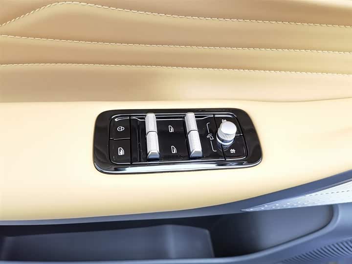 Фото 9 - Geely Galaxy Starship 7