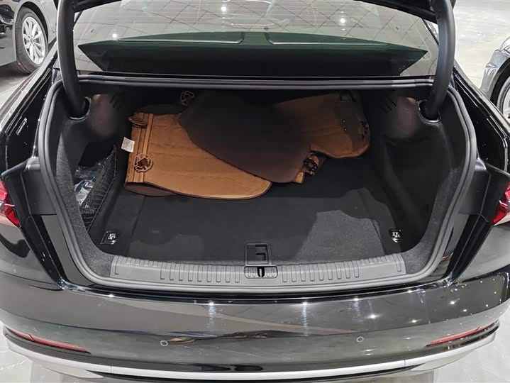 Фото 4 - Audi A6L