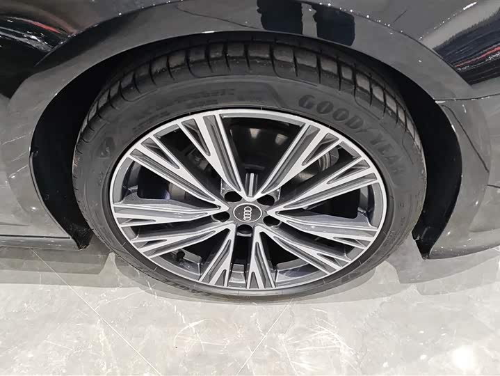 Фото 6 - Audi A6L