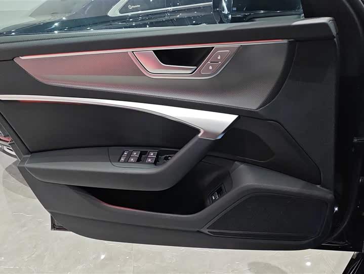 Фото 7 - Audi A6L