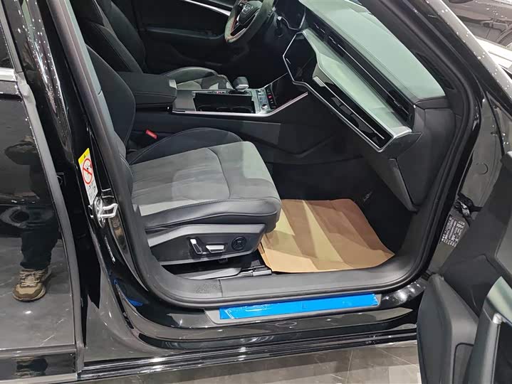 Фото 8 - Audi A6L