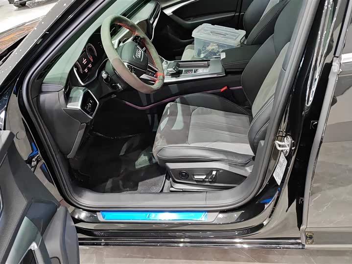 Фото 9 - Audi A6L