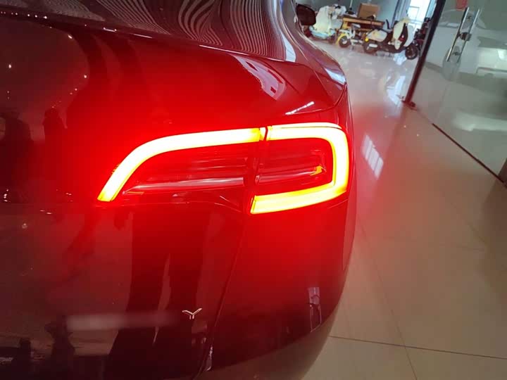 Фото 8 - Tesla Model Y