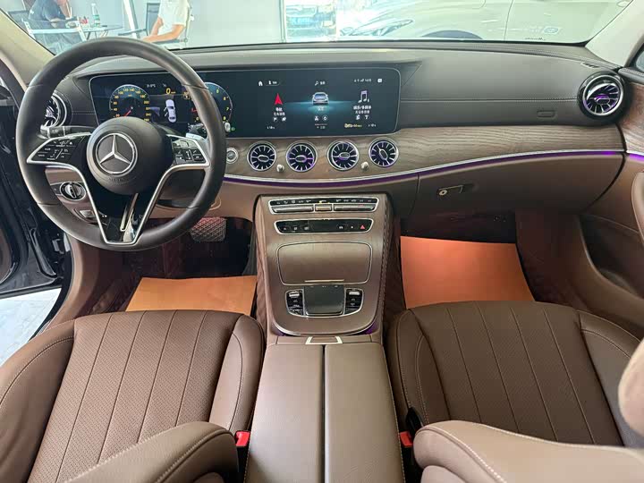 Фото 3 - Mercedes-Benz E-Class