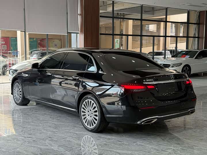 Фото 6 - Mercedes-Benz E-Class