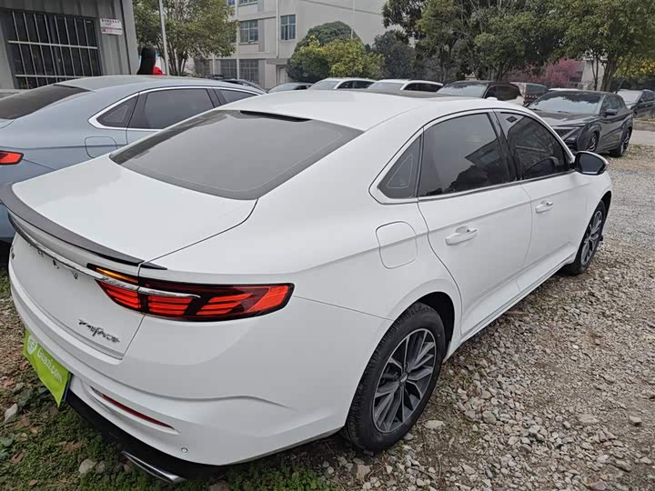 Фото 7 - Geely Preface