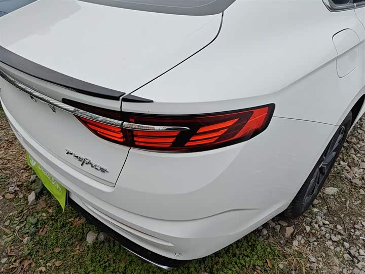 Фото 8 - Geely Preface