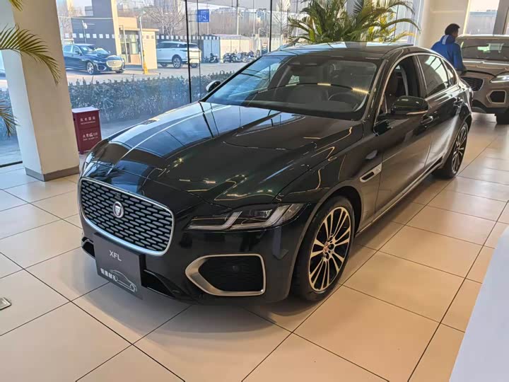 Фото 1 - Jaguar XF L