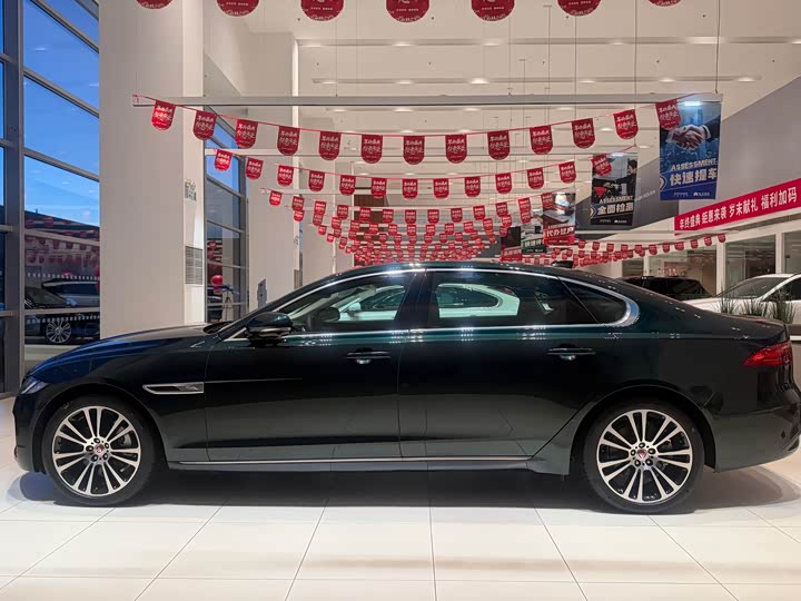 Фото 2 - Jaguar XF L