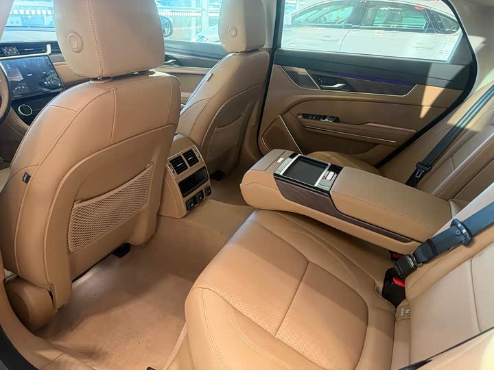 Фото 9 - Jaguar XF L