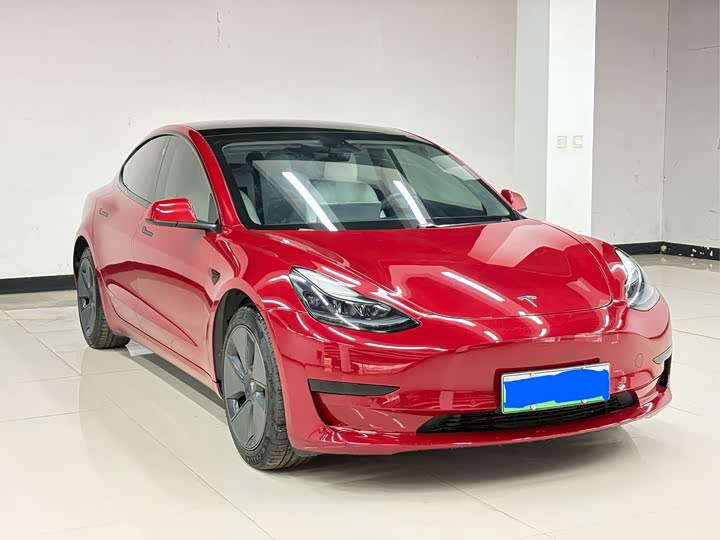 Фото 3 - Tesla Model 3