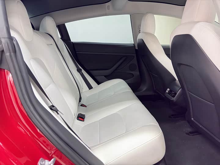 Фото 7 - Tesla Model 3