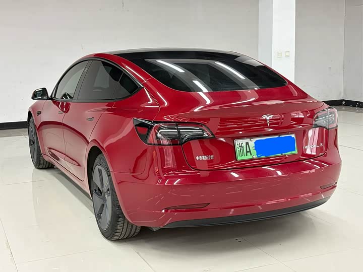 Фото 9 - Tesla Model 3