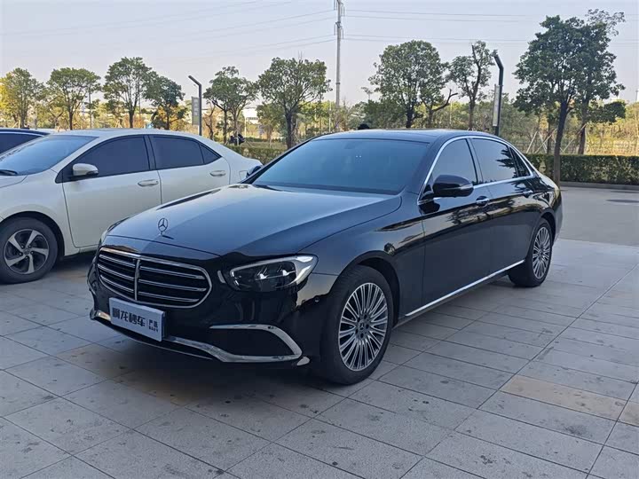 Фото 1 - Mercedes-Benz E-Class