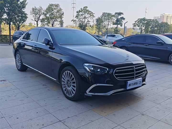 Фото 3 - Mercedes-Benz E-Class